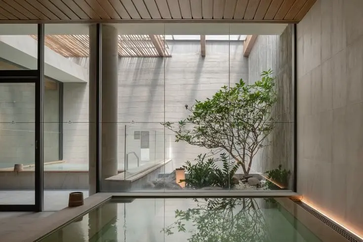 Hanya Wahyu Yutori onsen courtyard
